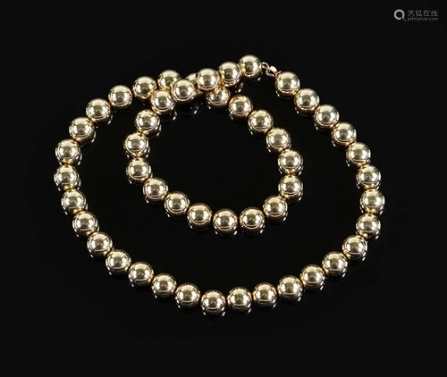 A 14 Karat Yellow Gold Bead Necklace.