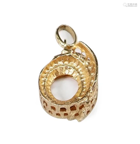 An Italian 18 Karat Yellow Gold Pendant / Charm of The