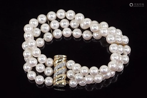 A Pearl and Diamond Bracelet.