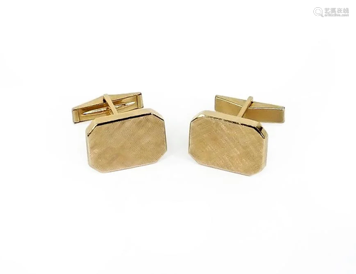 A Pair of 14 Karat Yellow Gold Cufflinks.