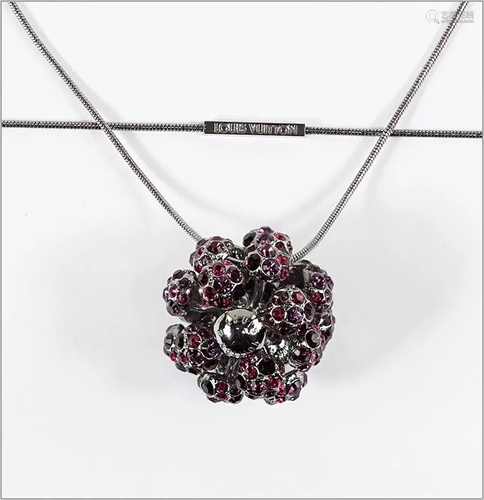 A Louis Vuitton 1001 Nuits Necklace.