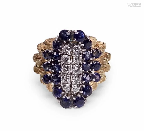 A Sapphire & Diamind Ring.