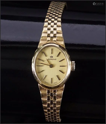 A Lady's Lorenz 18 Karat Yellow Gold Watch.