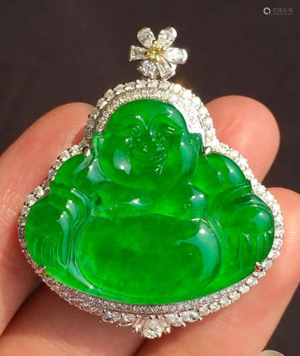 ICY GREEN JADEITE BUDDHA PATTERN PENDANT