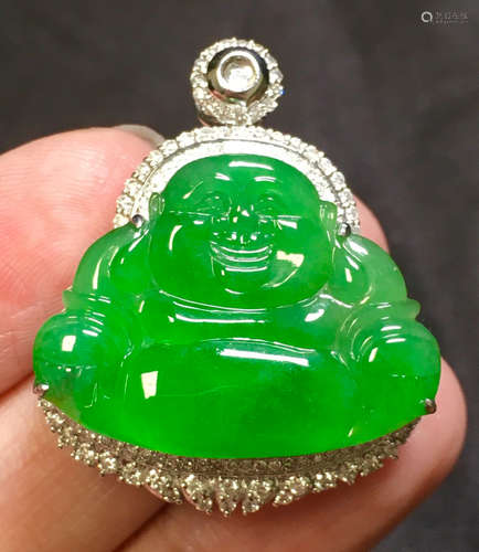 ICY GREEN JADEITE BUDDHA PATTERN PENDANT