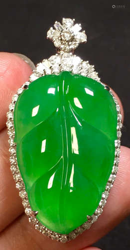 ICY GREEN JADEITE LEAF PATTERN PENDANT