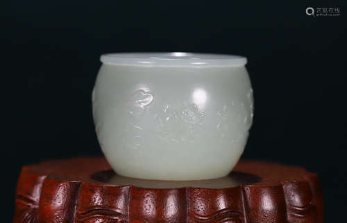 HETIAN JADE LOTUS PATTERN CUP