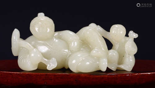 HETIAN JADE FIGURE PENDANT