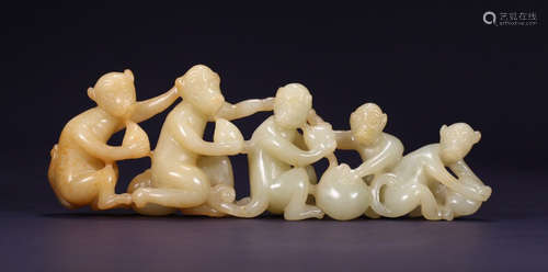 HETIAN JADE MONKEY GROUP SHAPE BRUSH HOLDER