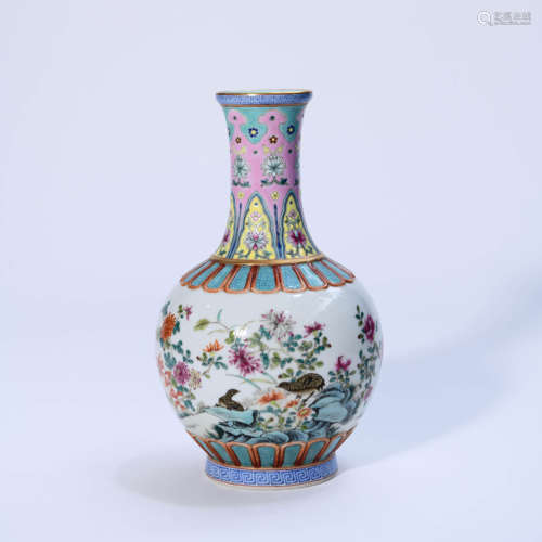 A Famille Rose Flower&Bird Pattern Porcelain Vase