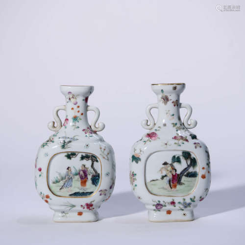 A Pair of Porcelain Figures Pattern Double-eared Vase
