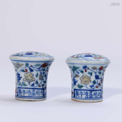 A Pair Of Famille Verte Twining Lotus Pattern Porcelain Spin...