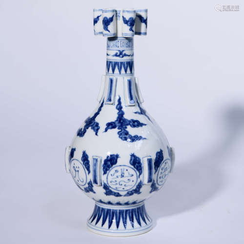 A Blue and White Floral Porcelain Guaner Vase