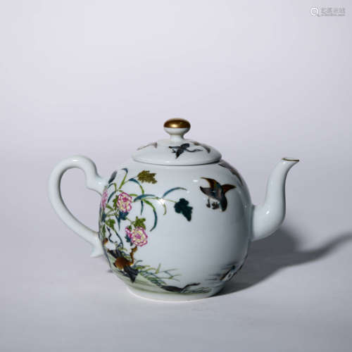 A Famille Rose Flower&Bird Pattern Porcelain Tea Pot