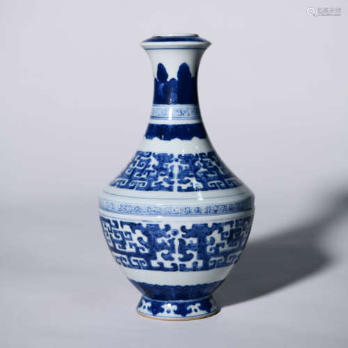 A Blue and White Kui-Dragon Pattern Porcelain Pipa Zun