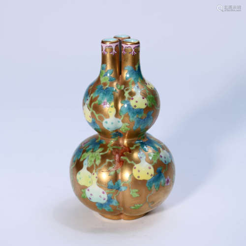 A Gold Ground Porcelain Three Tubes Gourd-shaped Vase