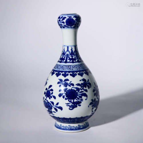 A Floral Porcelain Garlic-head Bottle