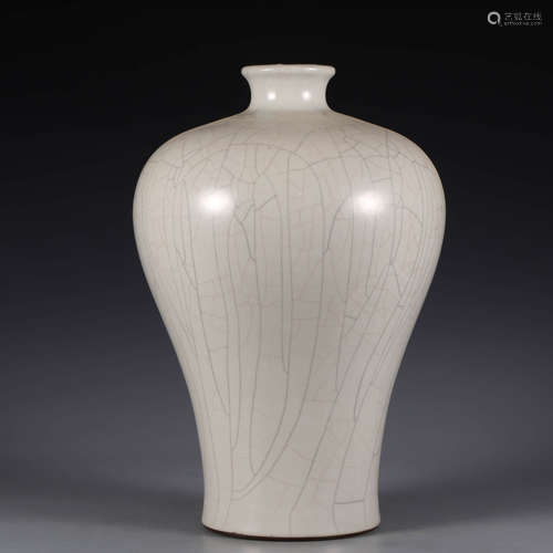 A White-glazed Porcelain Meiping