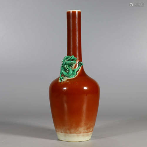 A Red-glazed Green Dragon Pattern Porcelain Vase