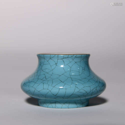 A Viridis-glazed Porcelain Water Pot