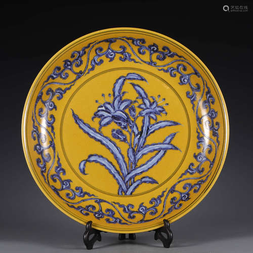 A Yellow Ground Blue and White Floral Porcelain Plate