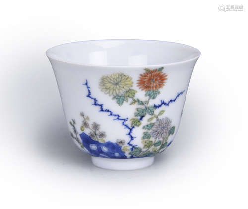 A famille rose flower porcelain cup