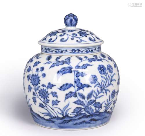 A blue and white interlocking lotus porcelain jar