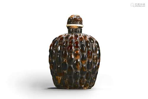 A bamboo basket shaped amber snuff bottle