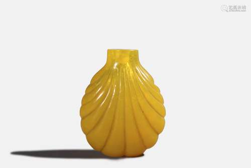 A yellow glass snuff bottle