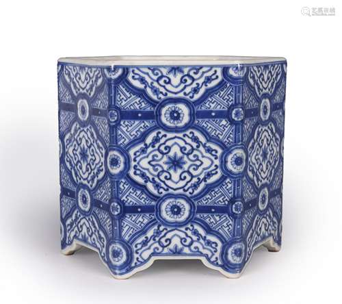 A blue and white flower porcelain hexagonal brush pot