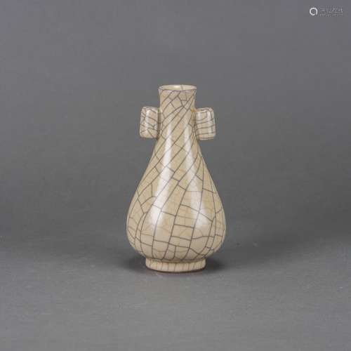 A GE-TYPE CRACKLE-GLAZED VASE, YUHUCHUNPING