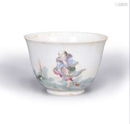 A famille rose figure porcelain cup