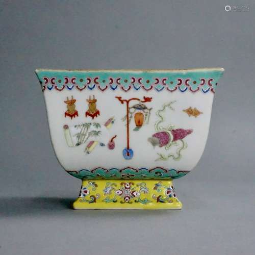 A squared famille rose porcelain stem basin