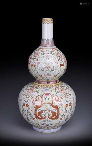 A famille rose porcelain gourd-shaped vase