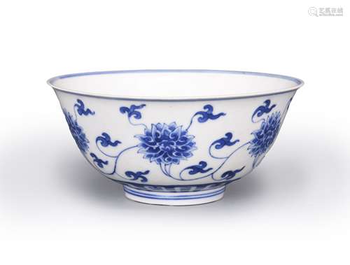 A blue and white interlocking lotus porcelain bowl