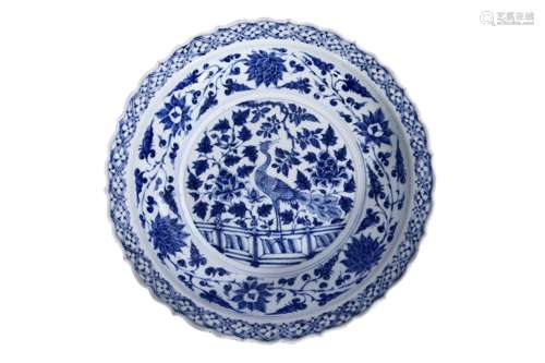 A blue and white interlocking flower and peacock porcelain p...