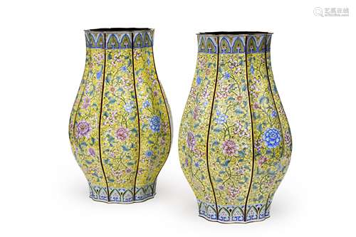 A pair of enamel flower porcelain olive-shaped vases