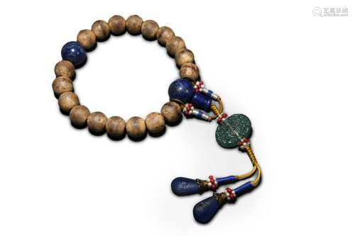 A string of aloeswood and lasurite beads
