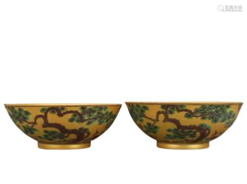 Chinese DouCai Porcelain Bowl Pair Chenghua Mark