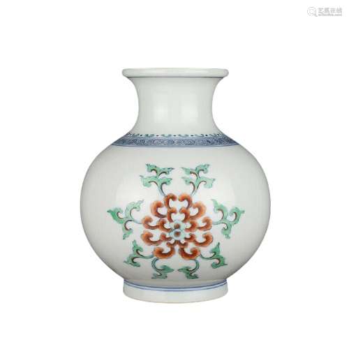 Chinese DouCai Porcelain Vase Yongzheng Mark