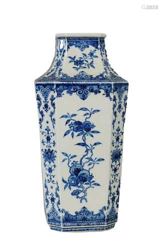 Chinese Blue and White Porcelain Vase Qianlong Mark