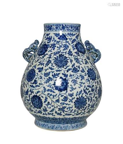 Chinese Blue and White Porcelain Vase Qianlong Mark