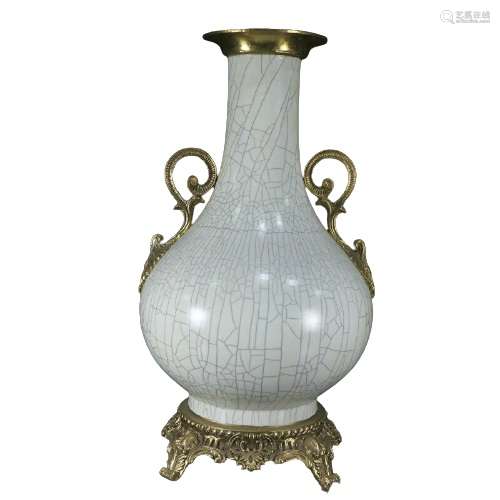 Chinese White Crackle Porcelain Vase Qianlong Mark