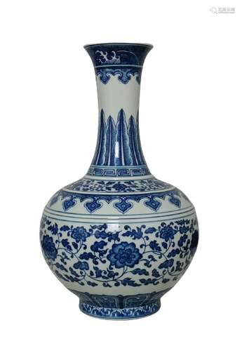 Chinese Blue and White Porcelain Vase Qianlong Mark