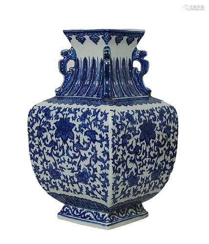 Chinese Blue and White Porcelain Vase Qianlong Mark