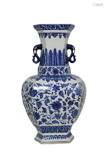 Chinese Blue and White Porcelain Vase Qianlong Mark