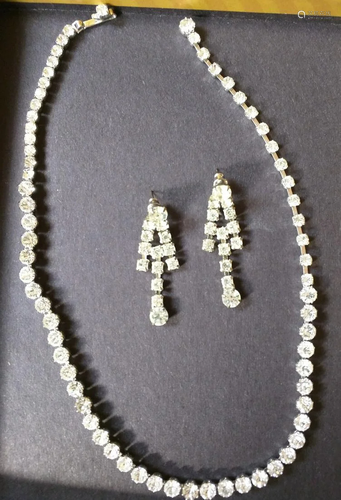 Long Necklace with Stones and Pair of Earring