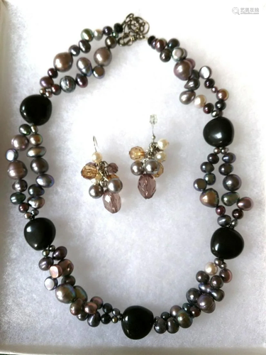 Necklace with Stones and Pair of Earring