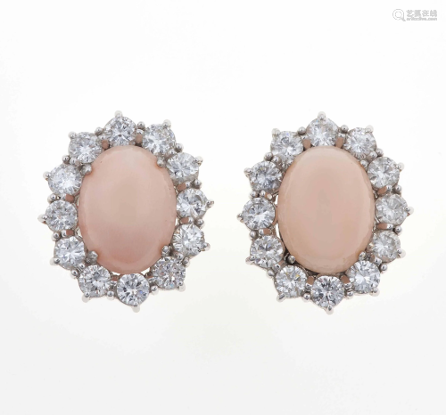 Orecchini con corallo rosa e diamanti,