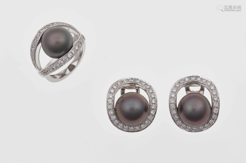 Demi-parure composta da anello ed orecchini con perle e